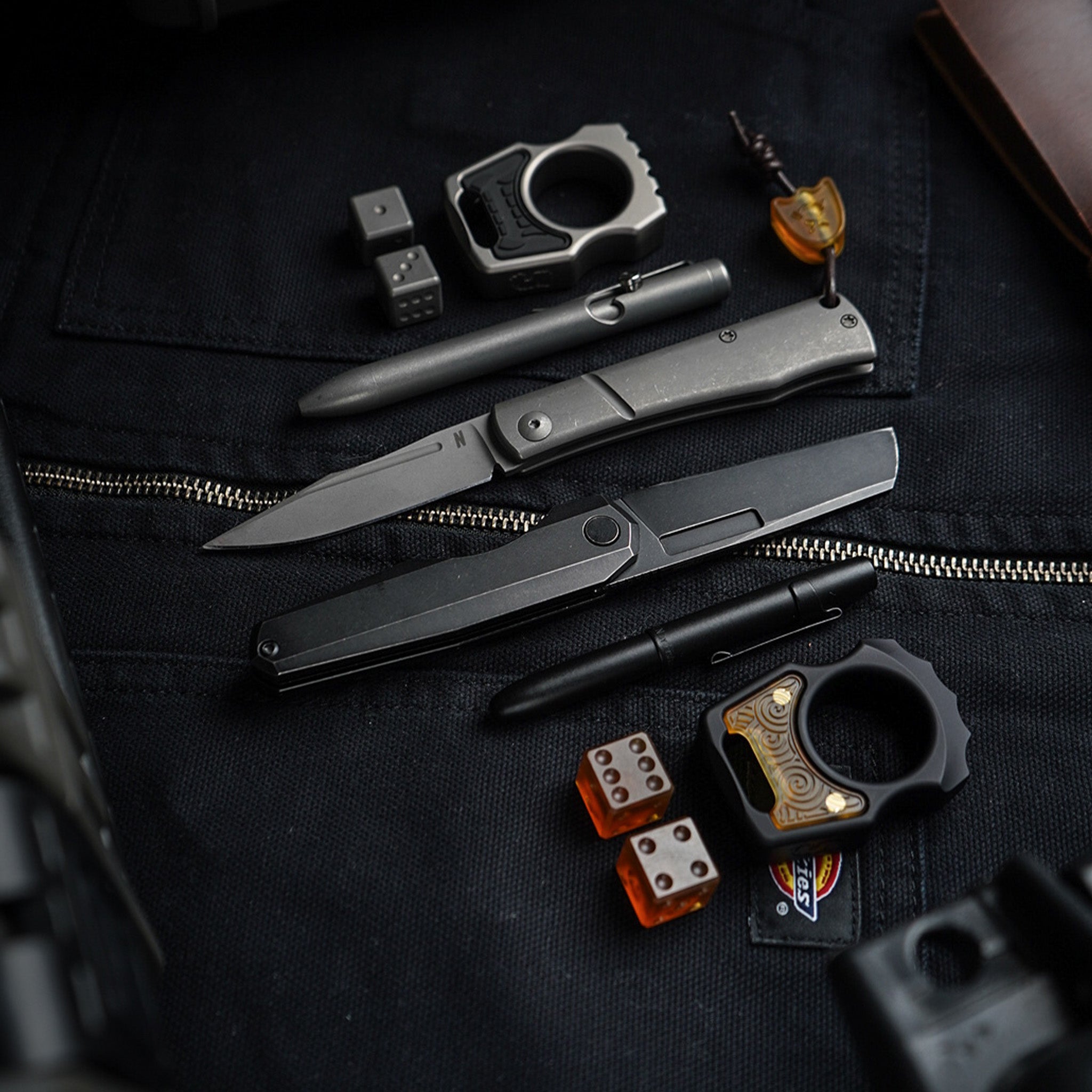 Set of Titanium Keychain Swampy Whale & Replaceable Black Aluminum Inlay Mengu Mempo